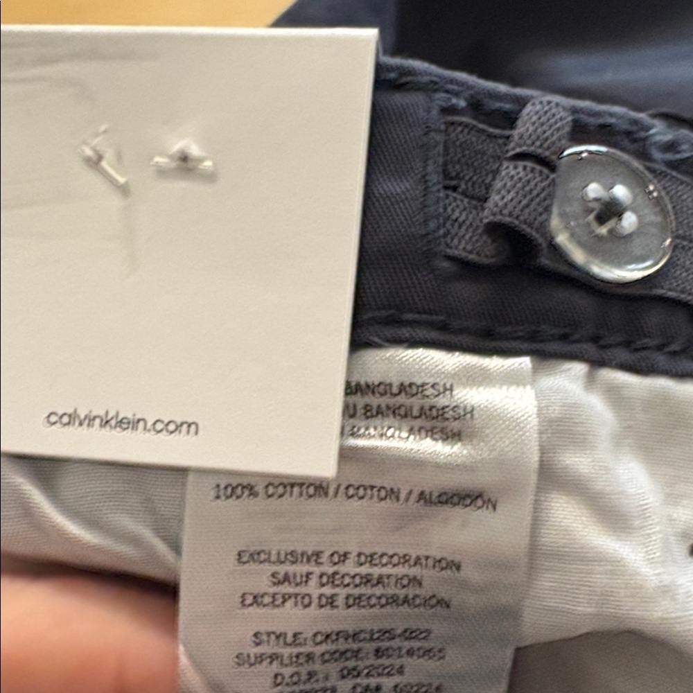 ⭐️ NWT Calvin Klein Jeans High Rise Wide Leg Navy Cargo Pants- size 8 - Picture 10 of 10